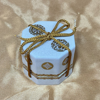 [KAGOSHIMA] SYUGETSUGAMA KILN Accessory Box (Octagonal Gold Accents / Warm Flowers)