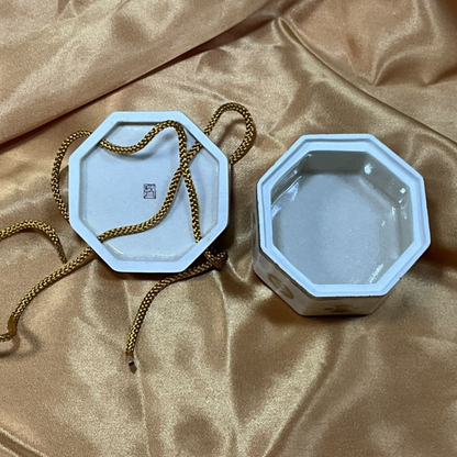 [KAGOSHIMA] SYUGETSUGAMA KILN Accessory Box (Octagonal Gold Accents / Warm Flowers)