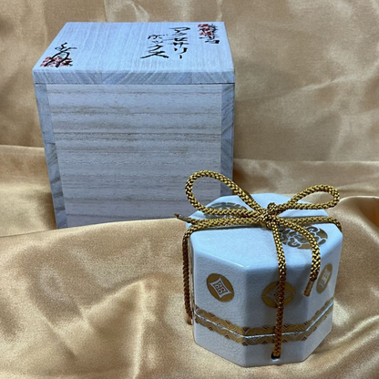[KAGOSHIMA] SYUGETSUGAMA KILN Accessory Box (Octagonal Gold Accents / Warm Flowers)